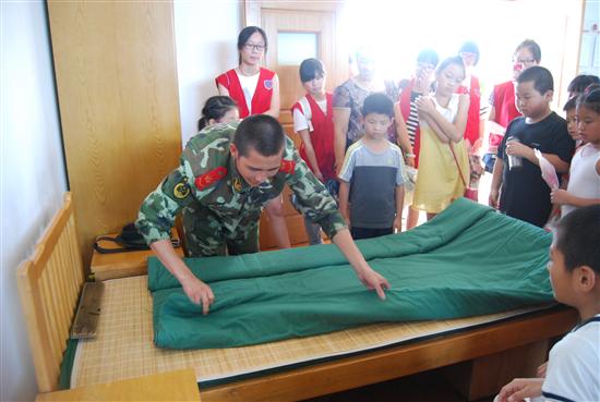 棠社区：夏日军营送清凉，感受军旅新生活21.JPG