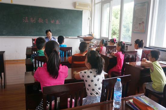 学苑法制教育.JPG