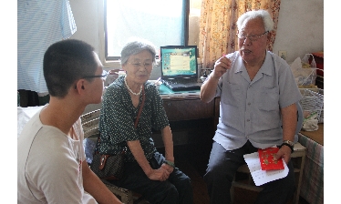 老干部资助贫困大学生