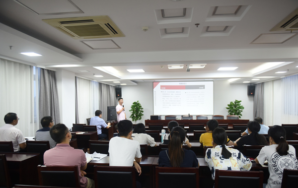 Study group of young cadres in municipal archives to carry out a series of studies on the new "Archives Law"