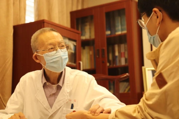 专家在身边用六十余年做好一件事专攻疑难肾脏病国家级名中医王永钧