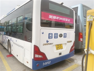 公交车穿上亚运装