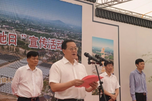 6月24日上午,浙江省暨杭州市纪念第28个全国"土地日"宣传活动在杭州市