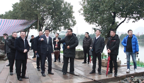 市人大常委会副秘书长谢逢越,市塘河沿线开发建设指挥部副指挥徐顺东