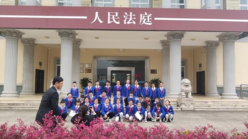 矾山二小开展模拟法庭实践活动