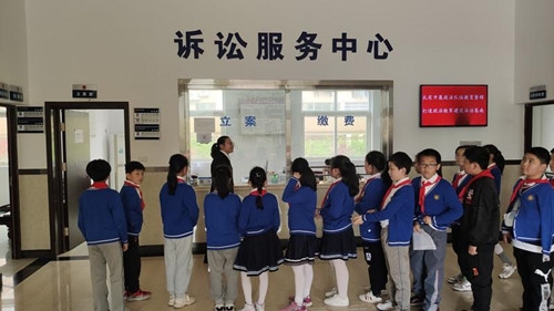 矾山二小开展模拟法庭实践活动