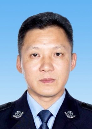 林龙全职  务:江山市公安局党委委员职责分工:协助局长负责法制,党的