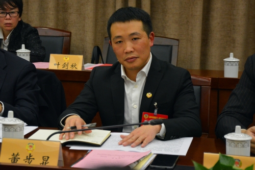 共青团青联妇联界别分组讨论