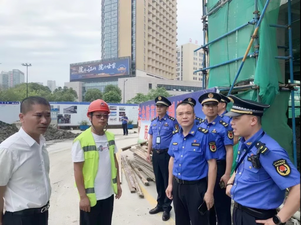 徐清雨赴鹿城区开展建筑垃圾整治百日攻坚行动专项督察