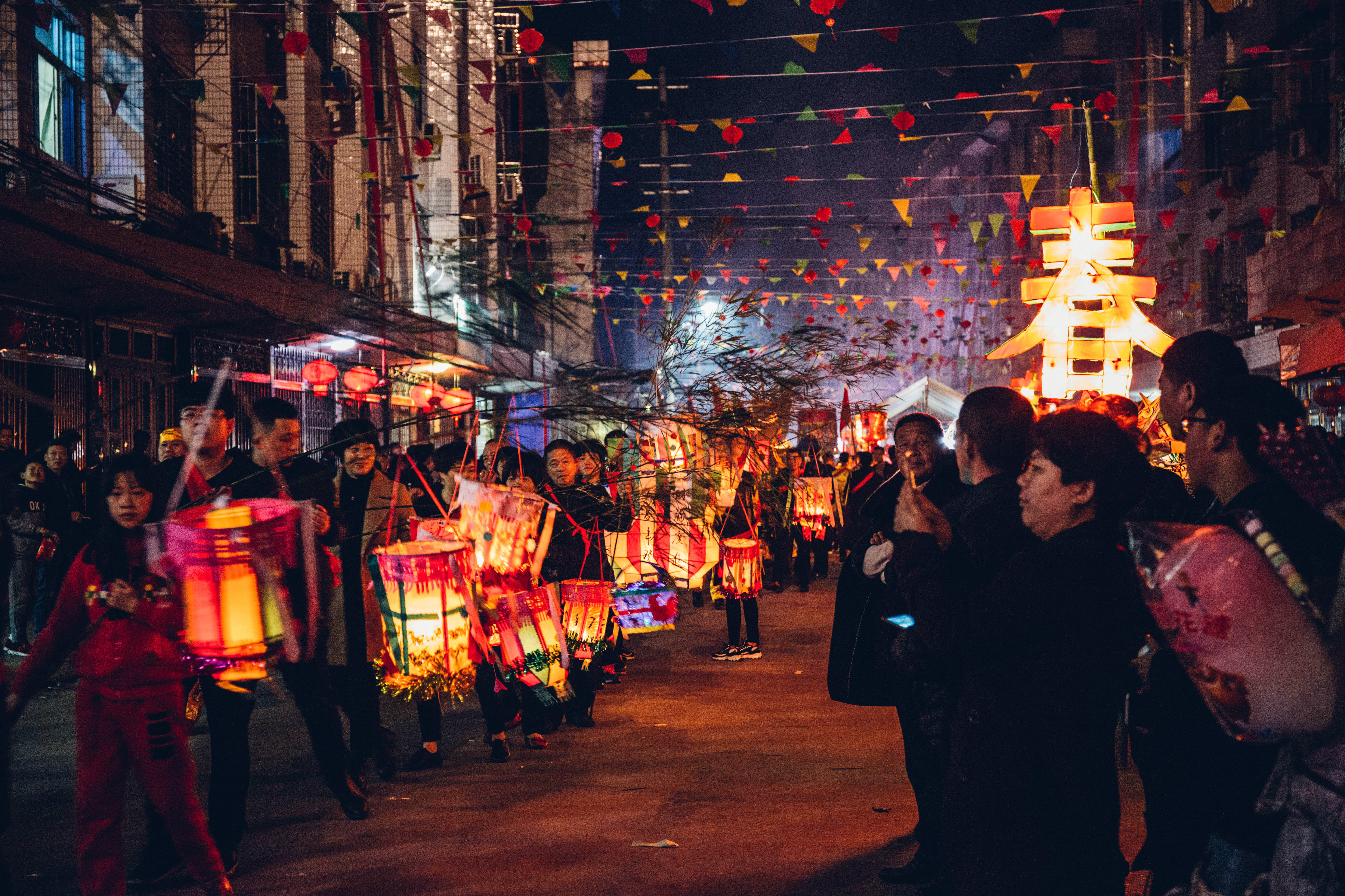 瓯海区开展 "九龙闹新春 送福千万家" 民俗文化活动