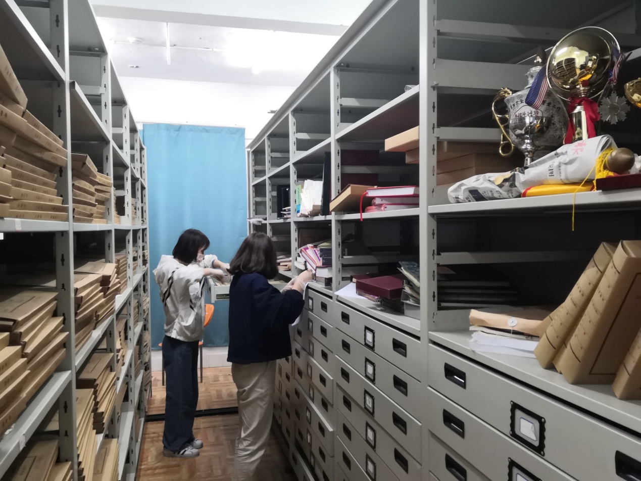 县档案馆开展馆藏档案清点工作