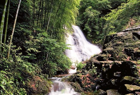 竹林飞瀑山地越野赛石牛山森林公园位于杭州市萧山区戴村镇,距城区15