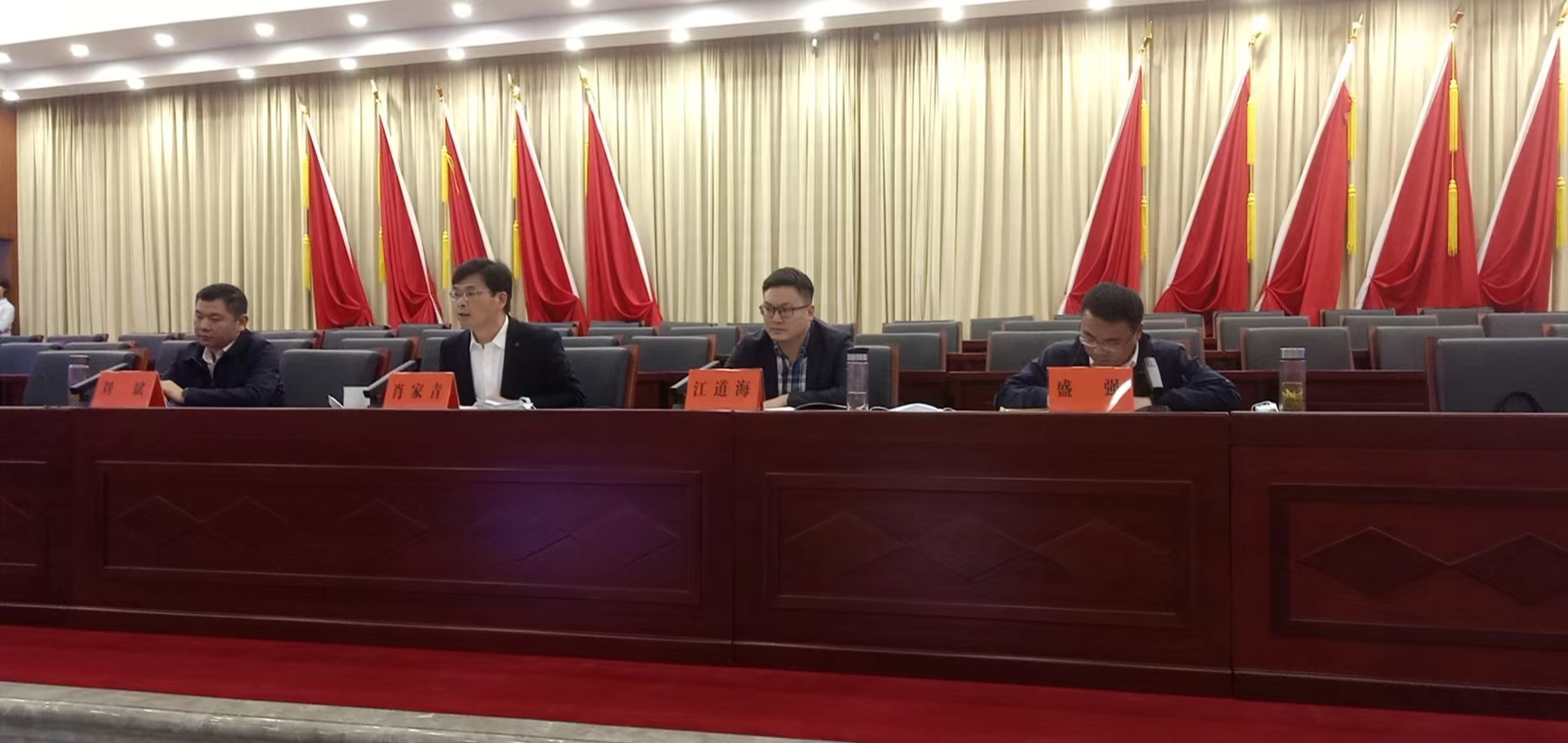近日,安吉县召开松材线虫病防治工作"回头看"推进会,副县长肖家青出席
