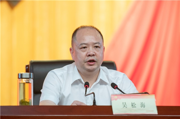 开学典礼上,吴松海以夺取双胜利打赢"两战",为建设"重要窗口"贡献力量