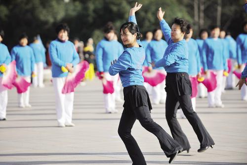 2010城乡居民生活水平持续提高