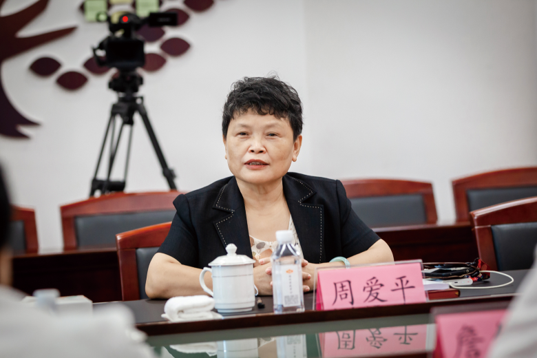 办原主任 周爱平纪委发挥了重要作用统一招投标市场的建立在中心大厅