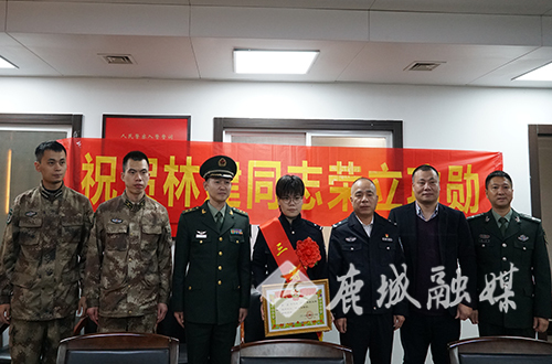 鹿城新闻网讯 1月9日,中国人民解放军31610部队与鹿城区人武部,区退役