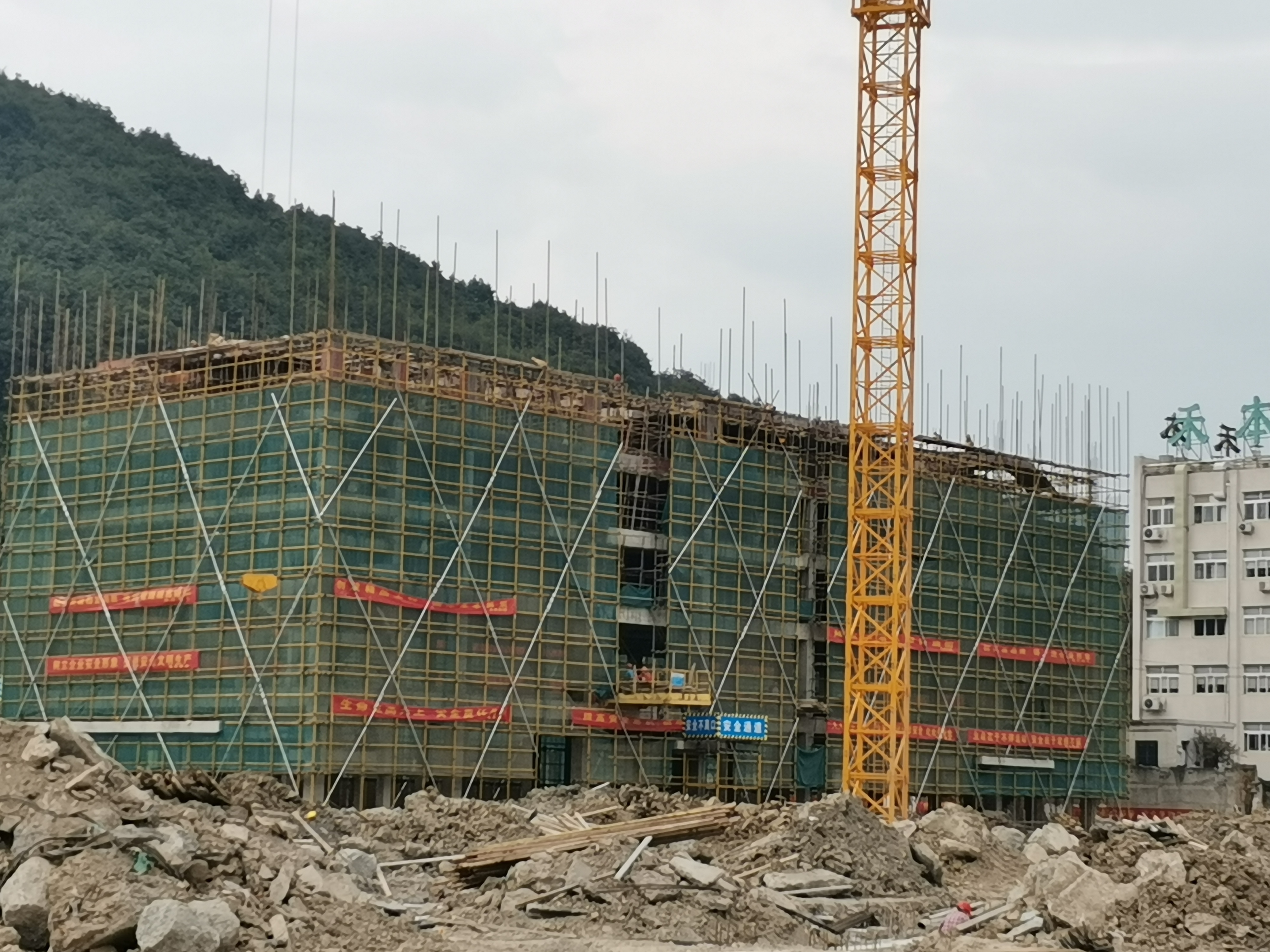 厂房拔地而起项目建设正酣鹿城重大项目建设热潮涌动