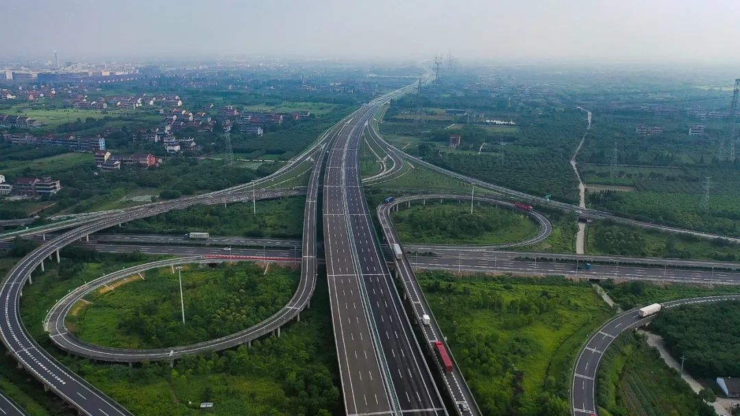 沪杭高速公路许村段改建工程主线高架也已于2021年12月1日建成通车