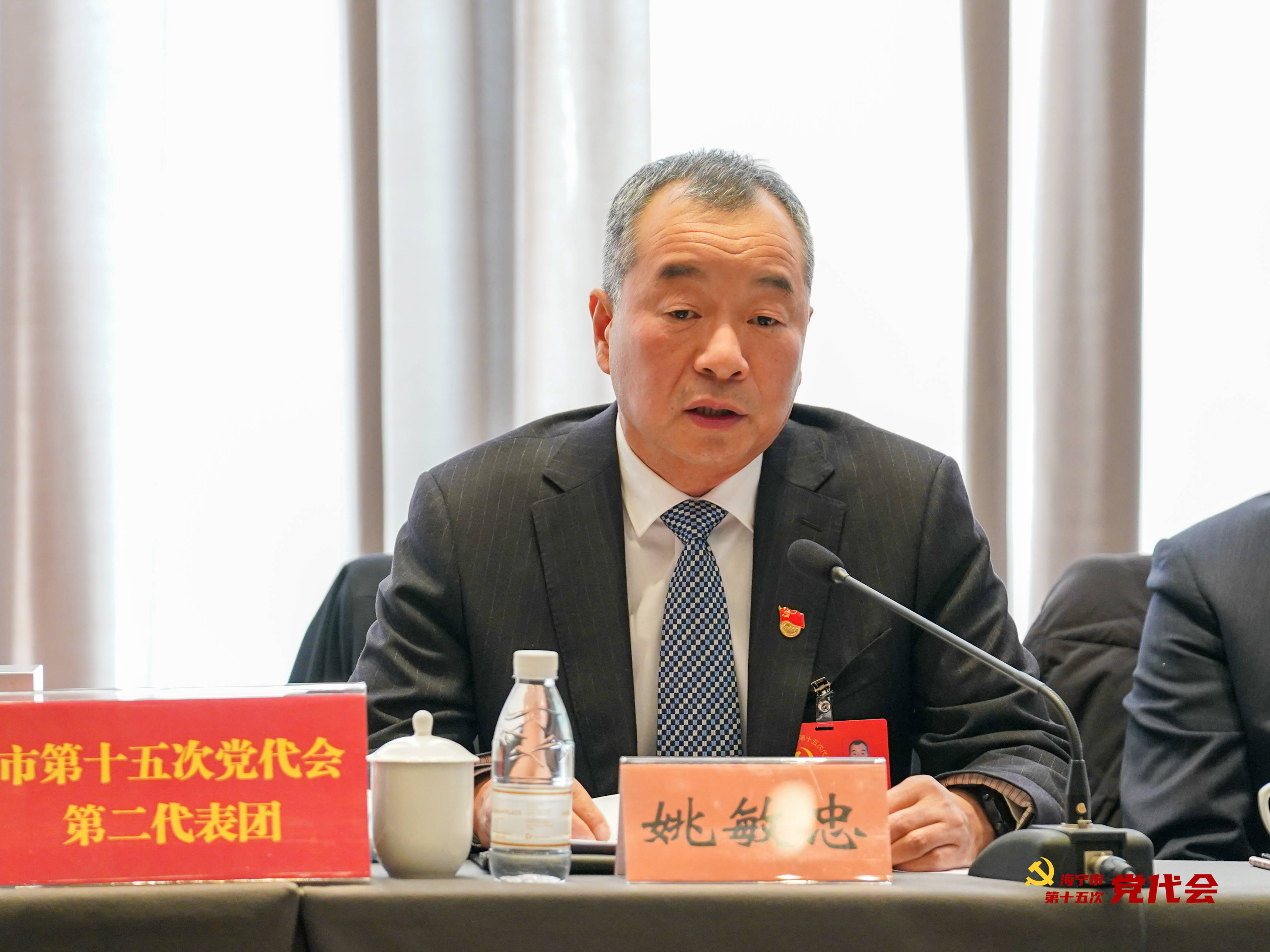 12月27日,姚敏忠参加代表团和列席组的讨论,听取大家对海宁今后发展的