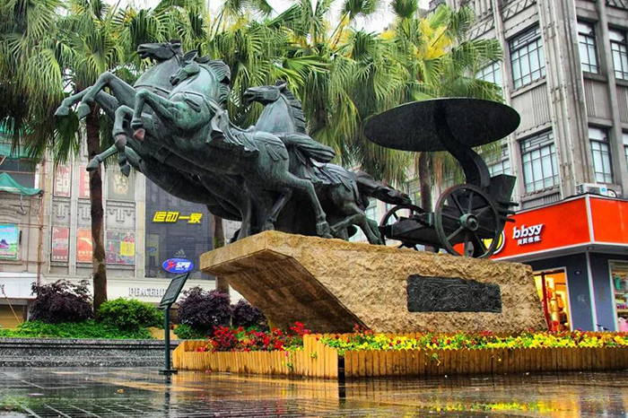 洪楞所作政府工作报告中给出了干货满满的城建举措,涉及城市名片打造