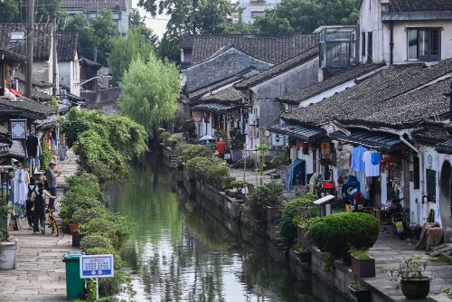 近日拍摄的浙东运河沿线居民区。新华社记者 徐昱 摄.jpg