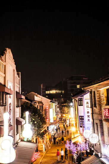 2公里即可到达.自驾杭州有新西湖,上海有新天地,宁波有老外滩.