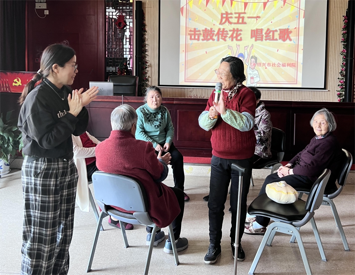 市福利院组织开展“迎五一击鼓传花唱红歌”活动.jpg