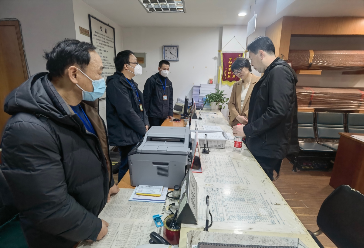 市民政局党委书记、局长华珺一行到市殡仪馆检查督导清明工作 (3).jpg