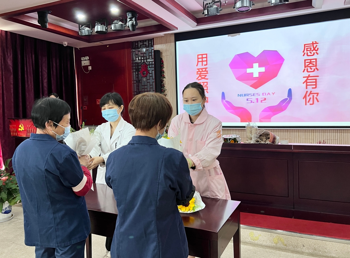 市福利院组织开展“用爱照护感恩有你”国际护士节活动.jpg