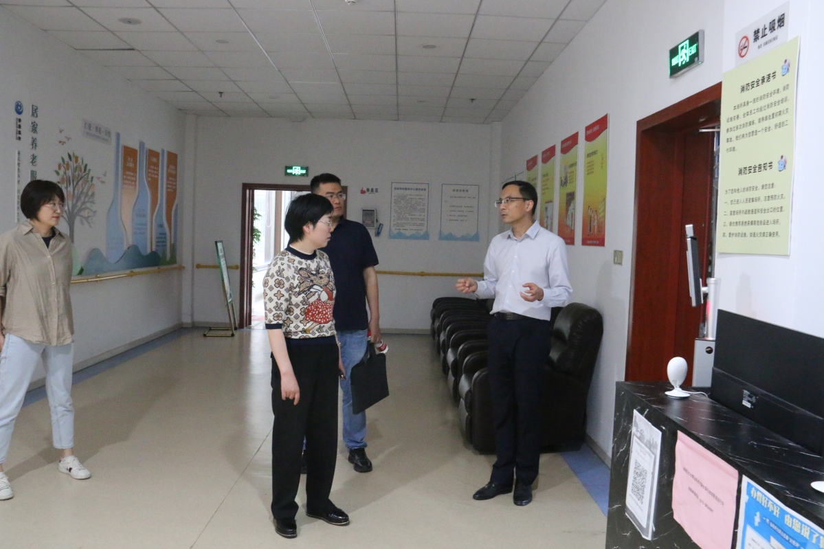 慈溪市民政局一行赴市福利中心考察交流 (1).JPG