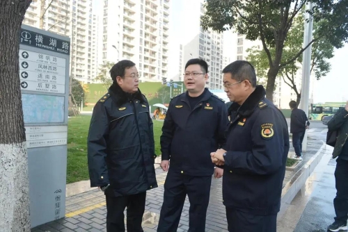 近日,绍兴市综合行政执法局党委书记,局长王奇洲对越