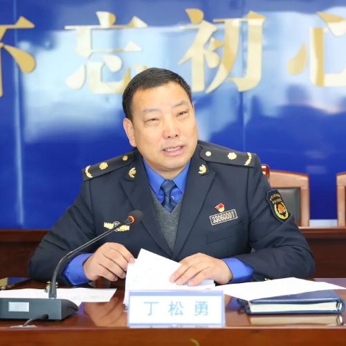 部门>市综合执法局(城市管理局)>政务动态>丁松勇局长就主要工作情况