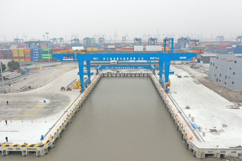 嘉兴港乍浦港区二期内河港池4至7号泊位顺利通过交工验收