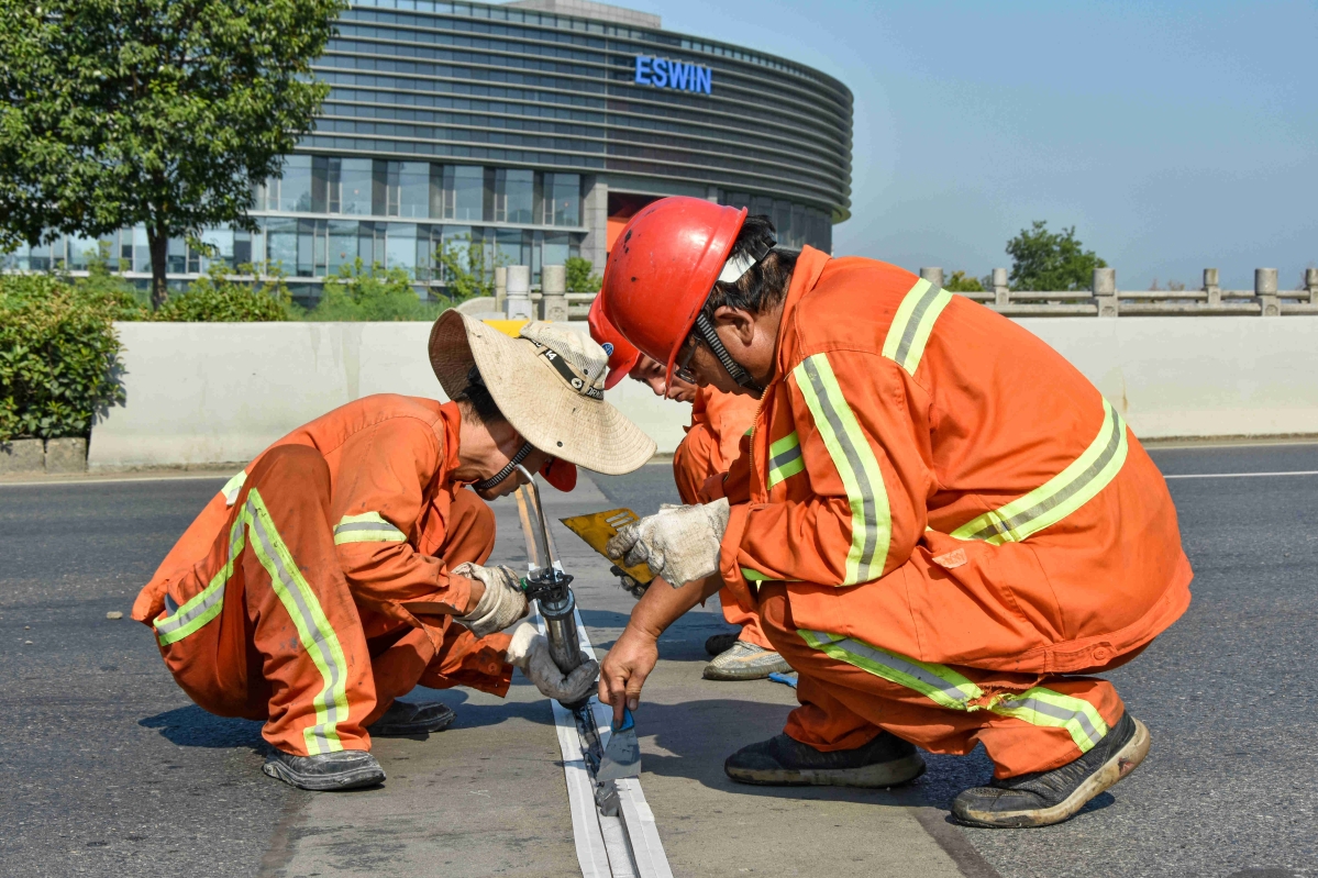 中交维护集团获得桥梁现浇混凝土护栏施工设备专利