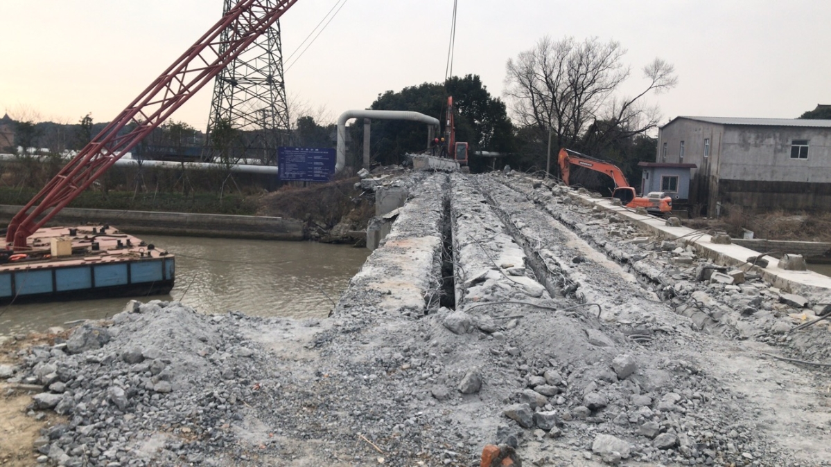 桐乡交通执法队完成上阳桥老桥拆除封航任务