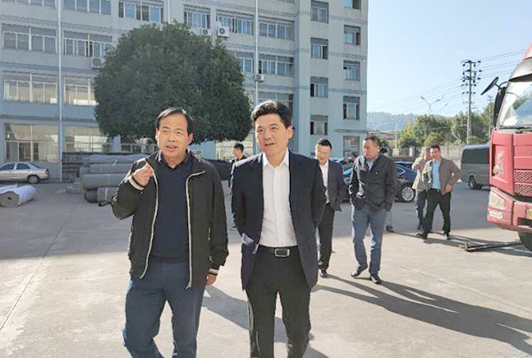 严钢开展企业服务月活动