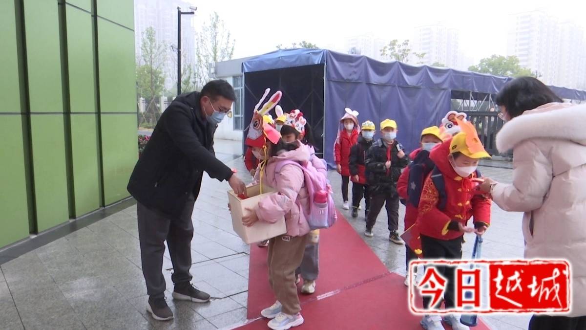幸运红包，装扮卯兔 百盛学子喜迎开学[00-00-07][20230206-114226590].jpg