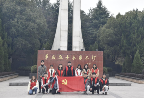 近日,慈溪市革命烈士纪念馆和宁波大学管理学院共同举行弘扬革命精神