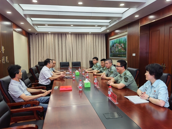 丁国胜副厅长走访联勤保障部队第九〇三医院并看望慰问官兵
