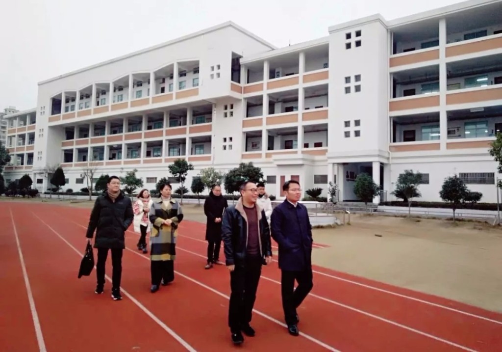 调研指导引领前行教育局局长许希利莅临平桥镇第二小学指导工作