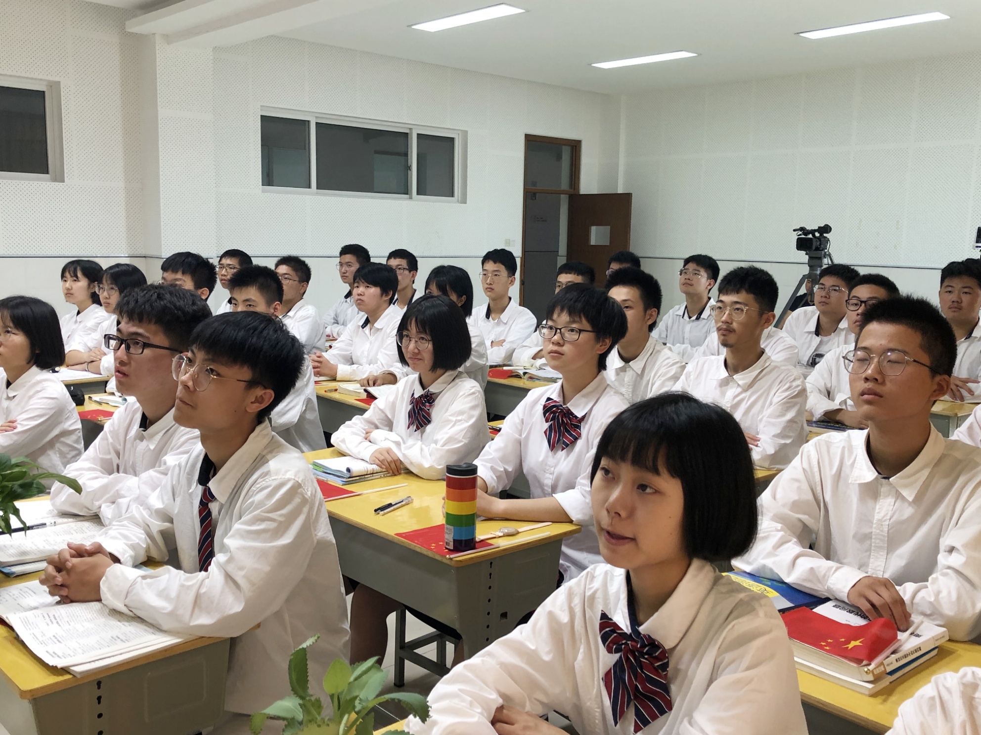 共筑航天梦齐抒爱国情天台中学钱学森班在线参加航天智慧教育大讲堂暨