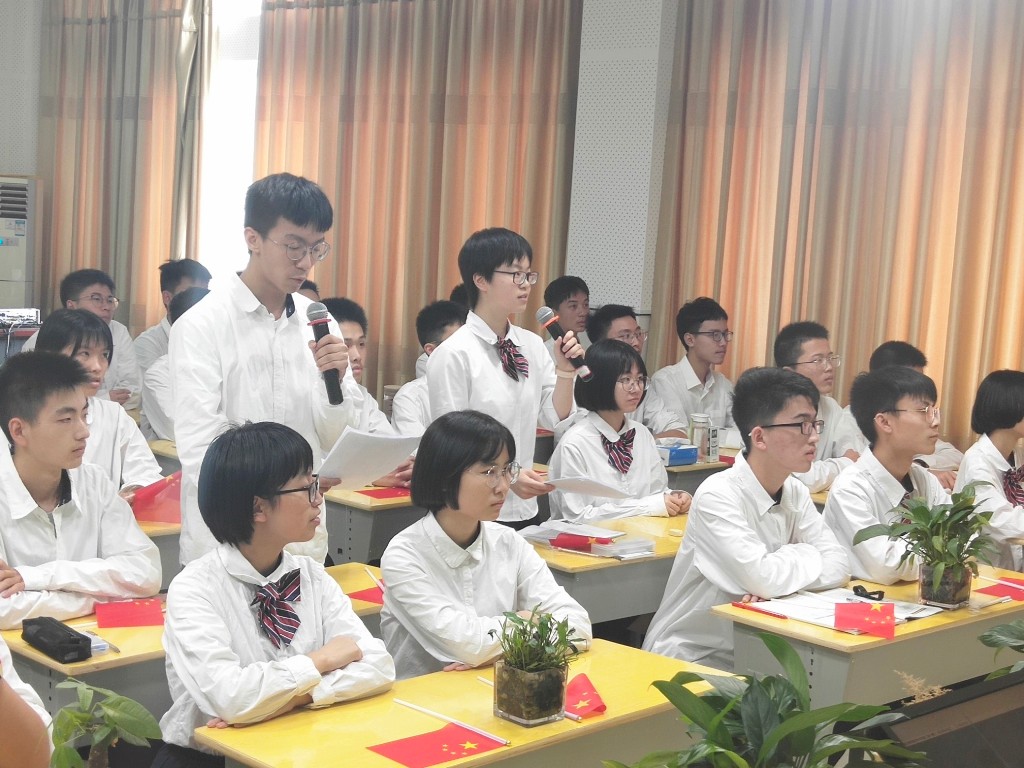 共筑航天梦齐抒爱国情天台中学钱学森班在线参加航天智慧教育大讲堂暨