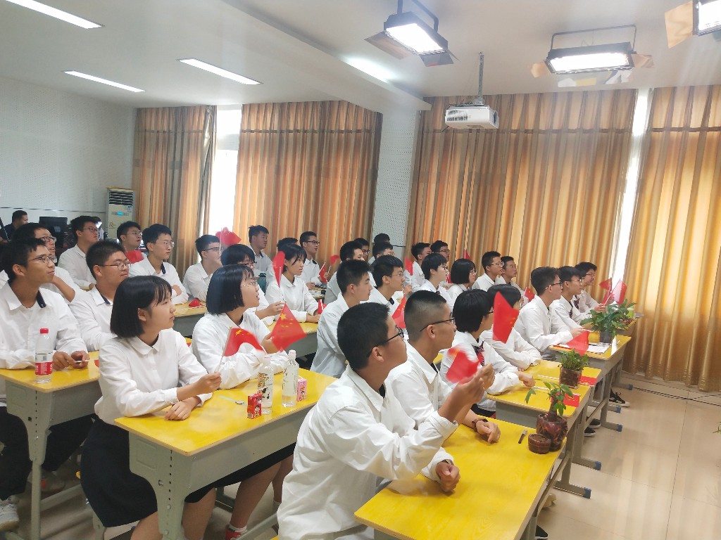 共筑航天梦齐抒爱国情天台中学钱学森班在线参加航天智慧教育大讲堂暨