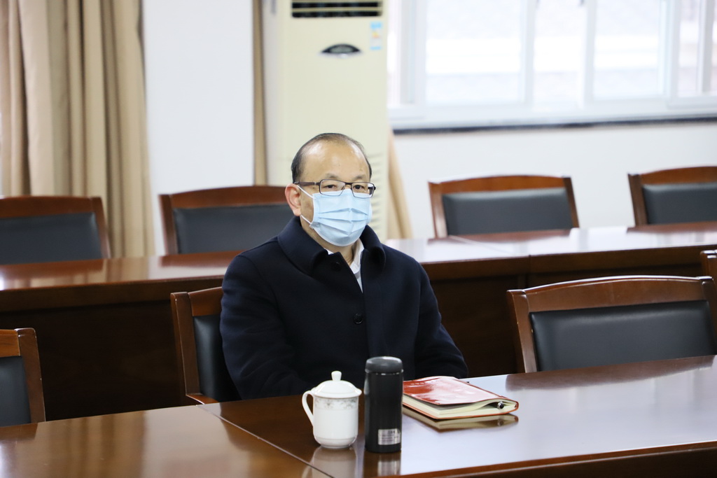 县委书记管文新一行到天台中学检查疫情防控线上教学和开学准备工作