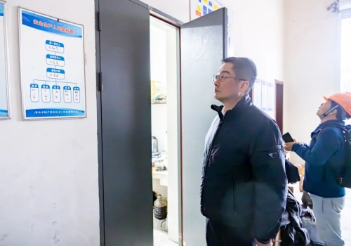 省应急管理厅厅长许小月以四不两直方式在杭州临安区督导检查节后企业