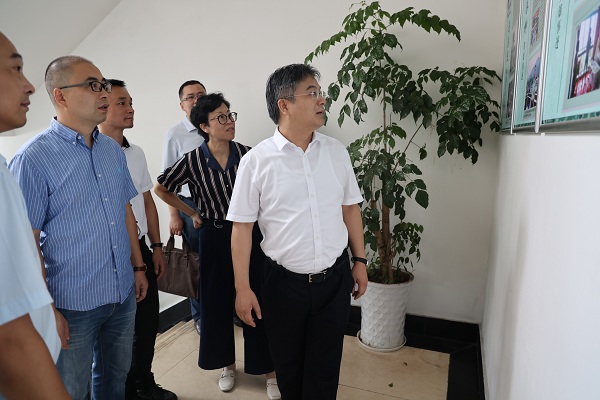 童华强赴骆驼街道敬德村调研