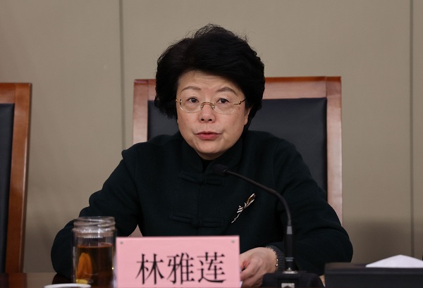 林雅莲在区纪委十四届七次全会上强调把严的主基调长期坚持下去坚定不