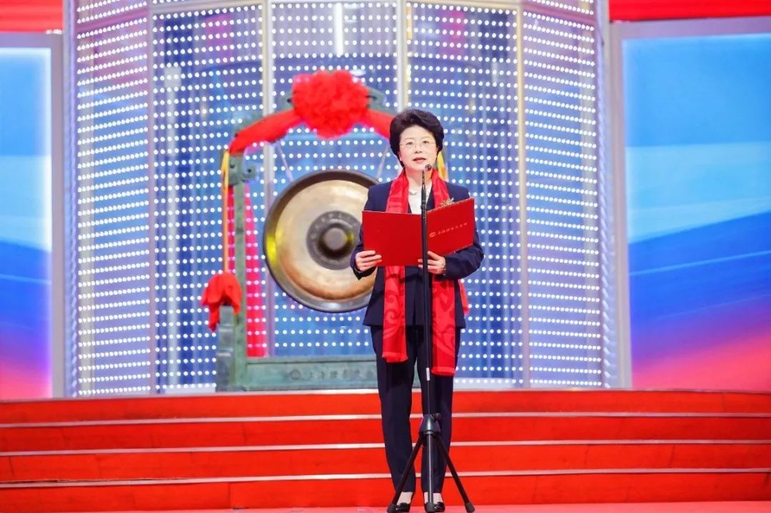 野马电池在上交所主板挂牌上市林雅莲等出席上市仪式