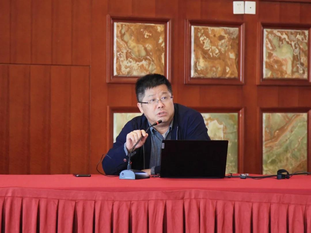 来自上海对外经贸大学的张鸿教授作了题为《2021年宏观经济形势分析